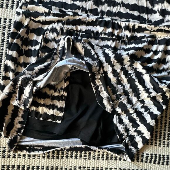 Tribal sport Size large beige and black 2 piece active wear skirt and top - Picture 3 of 7